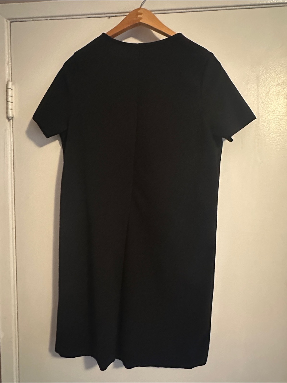 Black Short-Sleeve Shift Dress with Embroidered Floral and Panther Motif - Picture 4 of 5